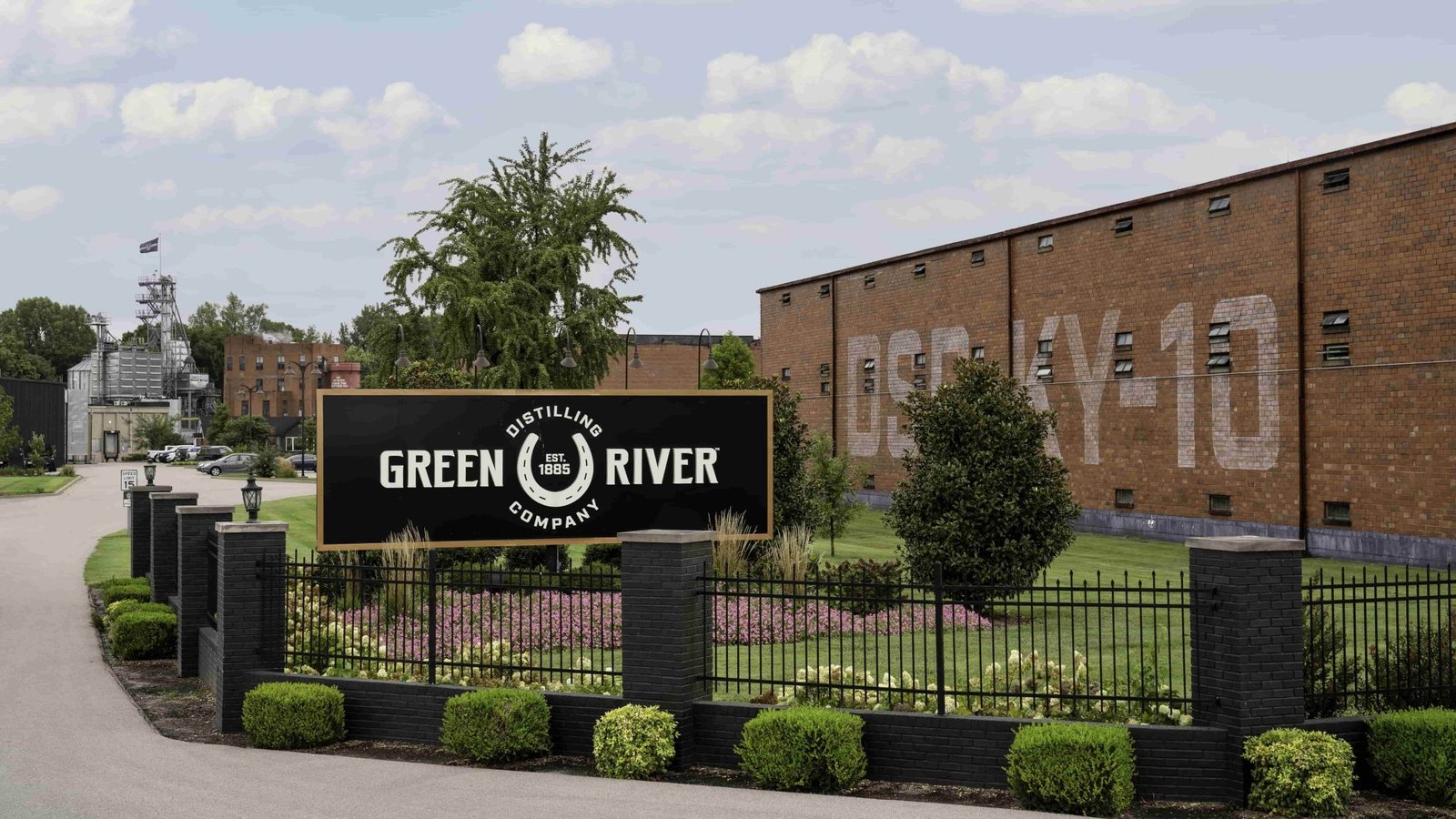 Green River Distilling Co. brand logo